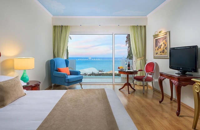 R 220 Deluxe Sea View Room with Buffet Breakfast