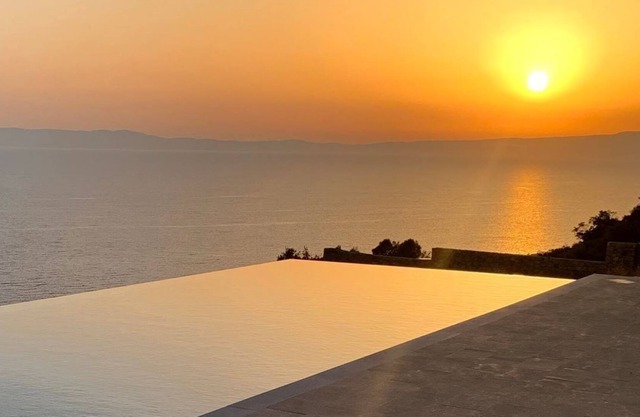R 3057 Villa Fabrizio With Air Conditioning ,Coffee Facilities & Sitting Area.