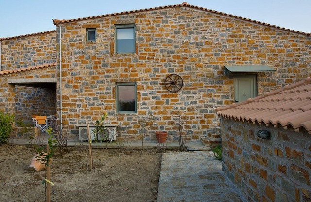 R 331 Spacious Garden and Sea View Villa Air Con
