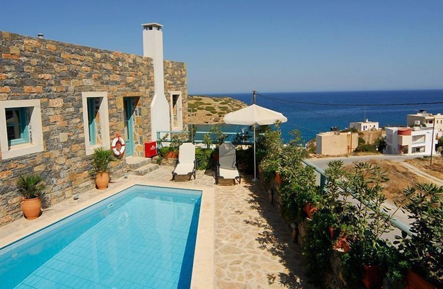 R 378 Villa with Private pool Bath with Jacuzzi Daily Maid Service