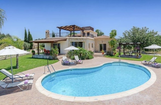 R 5013 Villa James with outdoor private pool, hot tub and sea view