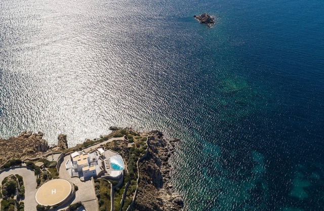 R 514 Luxury Villa and Exotic Pool Amazing Sea Views BBQ