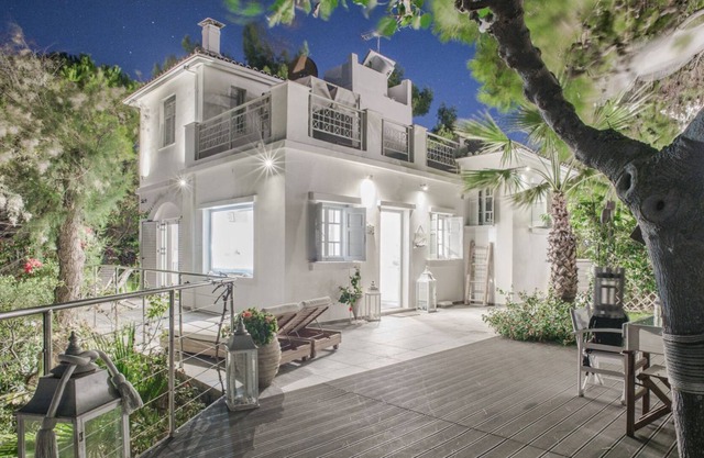 R 958 Villa Christopher with Garden View, Sea view & Veranda.