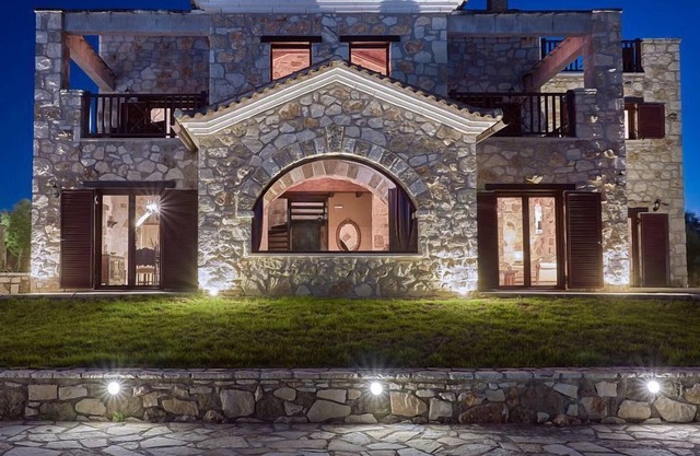 R 993 Villa with 2 Jacuzzi,Mountain view & Garden view.