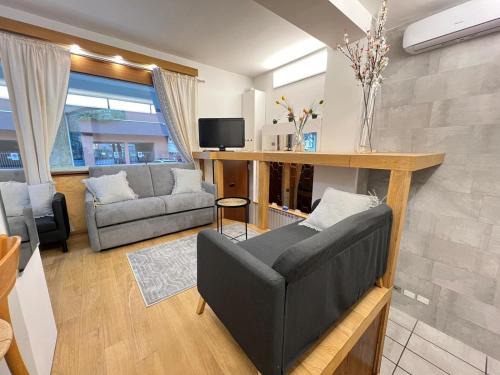 "R&P apartment", short term stay, elegant design, Bisceglie metro station, easy for San Siro and Fiera Milano, free parking