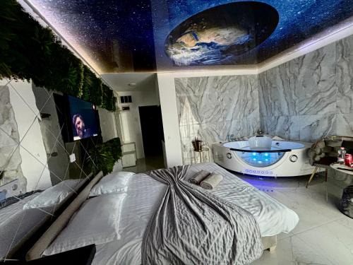 R U B I room by 50 shades
