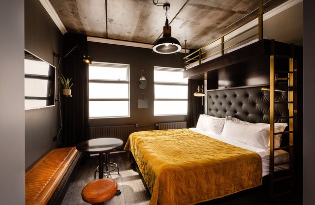 R13 - A Townhouse Hotel