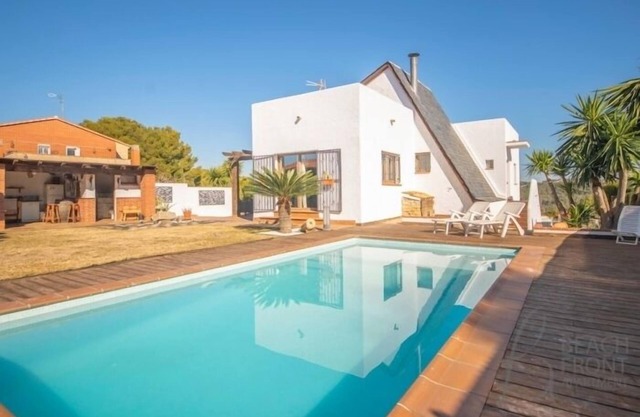 R138 Villa with sea view in Calafell