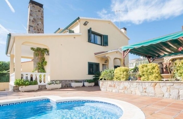 R15 Villa Marinada
