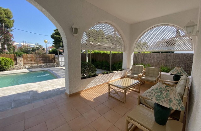 R5 Five-bedroom villa for rent in Comaruga, Costa Dorada