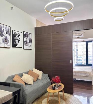 R7 Premier Suites - 1 bedroom in Air Residences