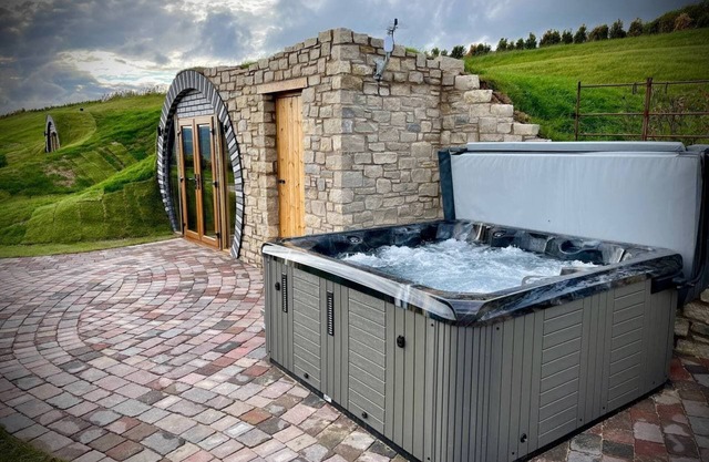 Rabbits View - Underground Hobbit Home Sleeping 6 guests in 3 bedrooms