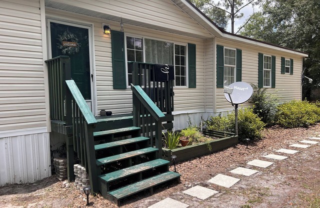 Raceway Retreat, just 12 miles from UF/downtown, relaxing country getaway!