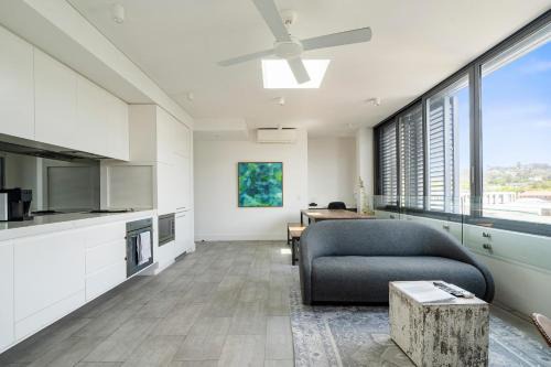 Radiant 2BR Top-Level Unit with Wi-Fi near Bondi Beach