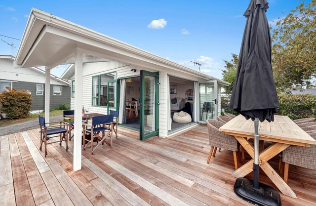 Radiant Rainbow Point - Taupo Holiday Home
