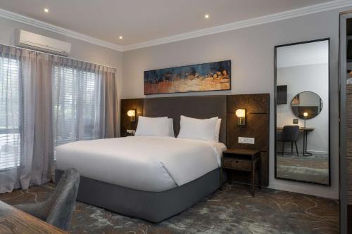 Radisson Hotel and Convention Centre OR Tambo Airport