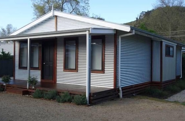 RAIL TRAIL COTTAGE ACCOMMODATION