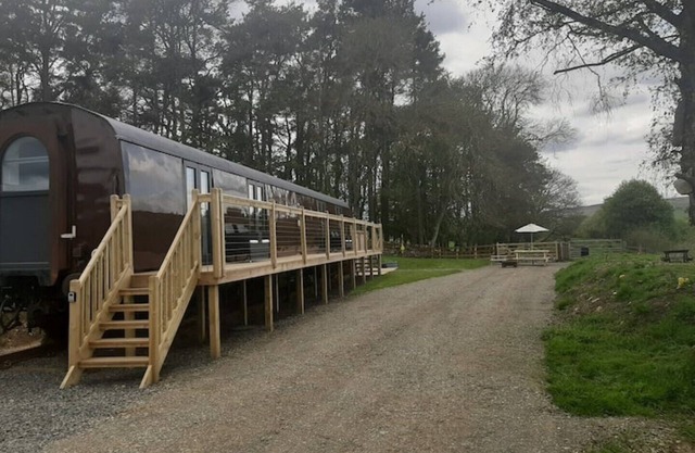 Railway carriage - perfect for families,friends or couples in a perfect location