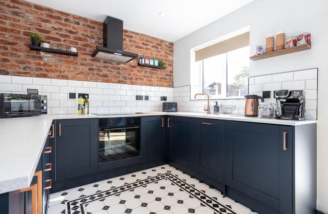 Railway House - Central Warrington - Sleeps 6
