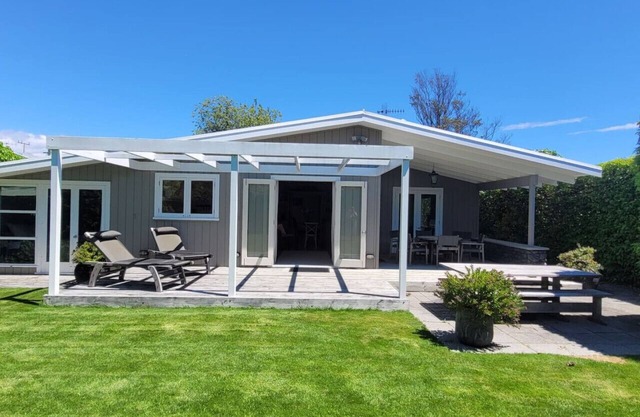 Rainbow Bach 66 - Beautiful, modern home in Rainbow Point