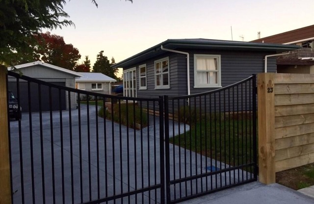 Rainbow Family Retreat - Two dwellings