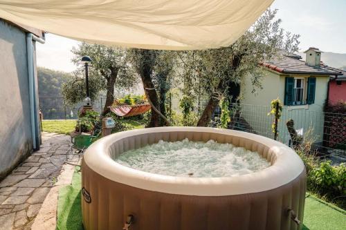 [Rainbow house]- with Jacuzzi-wifi-garden-balcony-parking