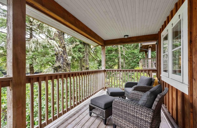 Rainforest Cove I Private I Ocean Views I Deck & BBQ
