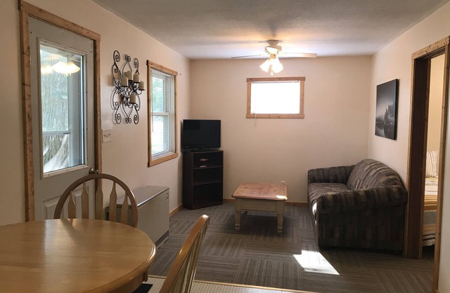 Rainy River - Lake of the Woods Cabin Getaway