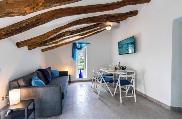 Rambla Retreats apt Azul with pool, hot tub & amazing views in Rambla de Oria