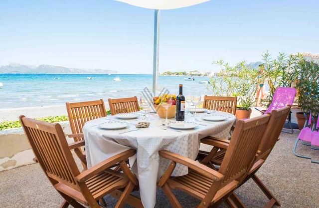 Ran de Mar, house directly on the beach with spectacular sea views