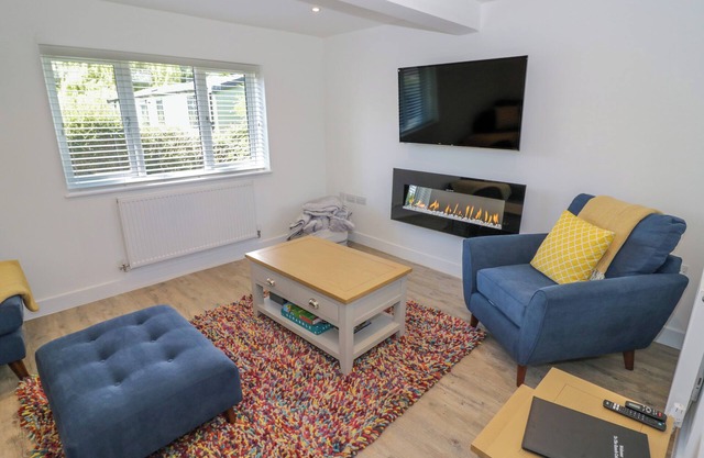 RANCH COTTAGE, family friendly, with pool in Honeybourne