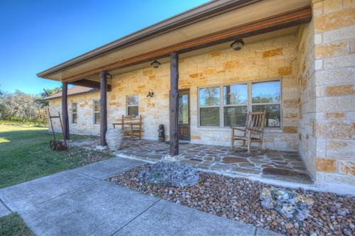 Ranch Retreat Creek View - Pool Table and Fire Pit