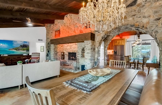 Ranch Style Living in Catalina Foothills with private hot tub