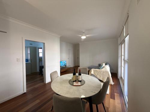 Randwick Shared Apt with Study & built in wardrobe