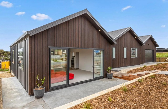 Rangitahi Retreat - Raglan Holiday Home