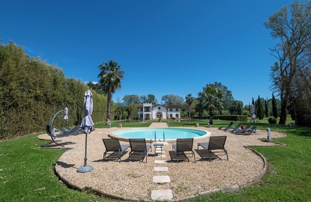 Rare Camargue-Arles, superb property of 500 m2, spa, psicine, 4 to 16 p, park