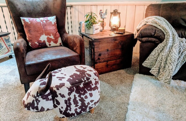RARE FIND: Miniature Goats ♥, River, Hot Tub, & Barn House! The River's Call Inn