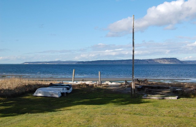 Rare Find - Waterfront Beal Beach House-Private Beach/Majestic View