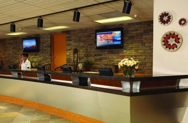 Rare Gem! Parking, Pool, Fitness Center, Near Antelope Canyon!