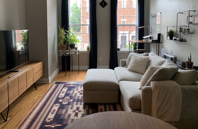 Rare Modern Sunlit 2BR In Downtown Matthews