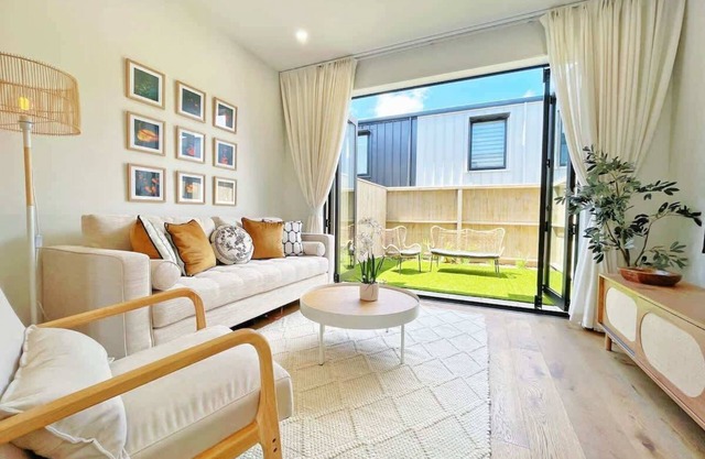 Rare Retreat Stylish 2BR Townhouse vs AC & Parking