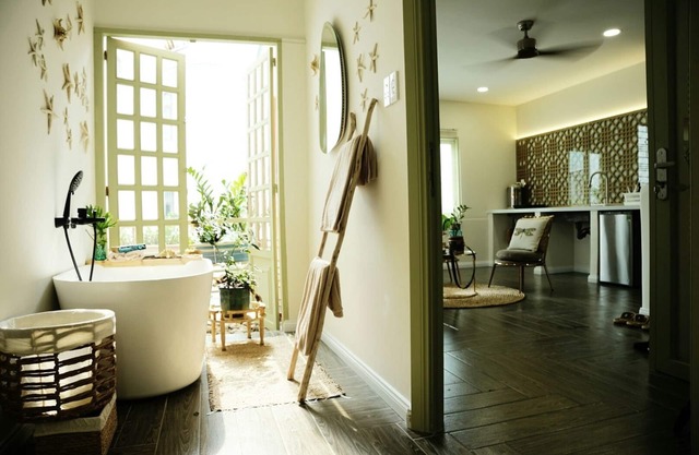 RARE Rooftop 1Br Apt Sunny Garden Bacony Bathtub Central D3 Street Food Paradise