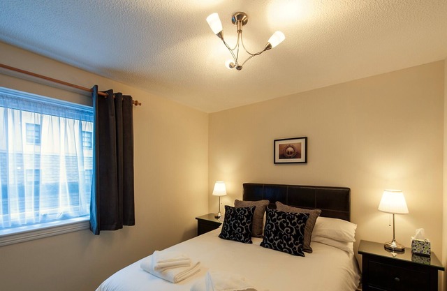 Rarity Rentals - Gilmours Entry