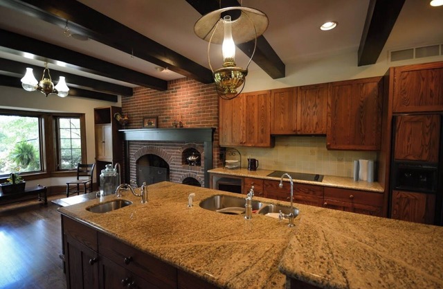 Raspberry Hill Bed & Breakfast at the edge of Ames