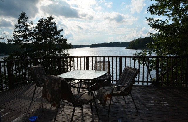 Rate discounted! Visit Clare County in 2024! Lakefront Cottage on Crooked Lake!