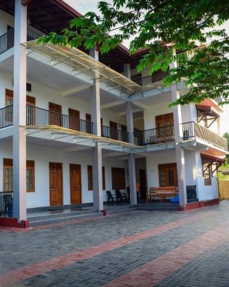 Rathna Holiday Resort