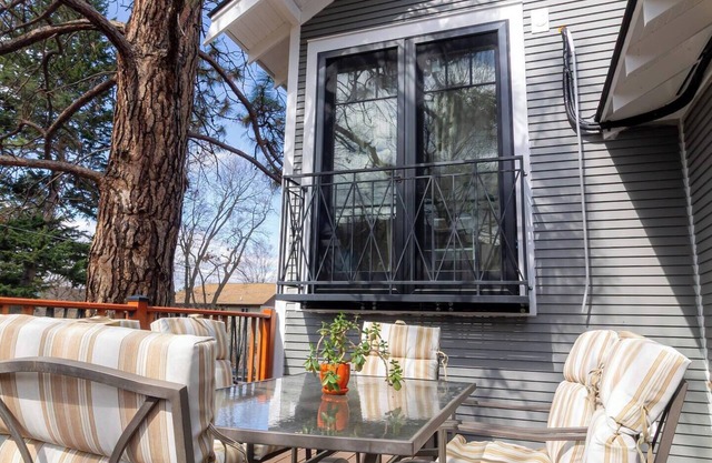 Rattlesnake home w AC and parking - walk to Griz Stadium, downtown and trails
