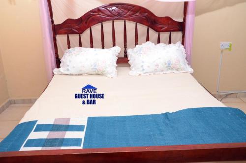 Rave Guest House and Bar