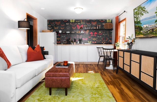 Ravenwood Hideaway a Cozy Cheery Apartment