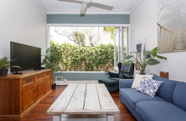 Reader's Retreat - South Fremantle House